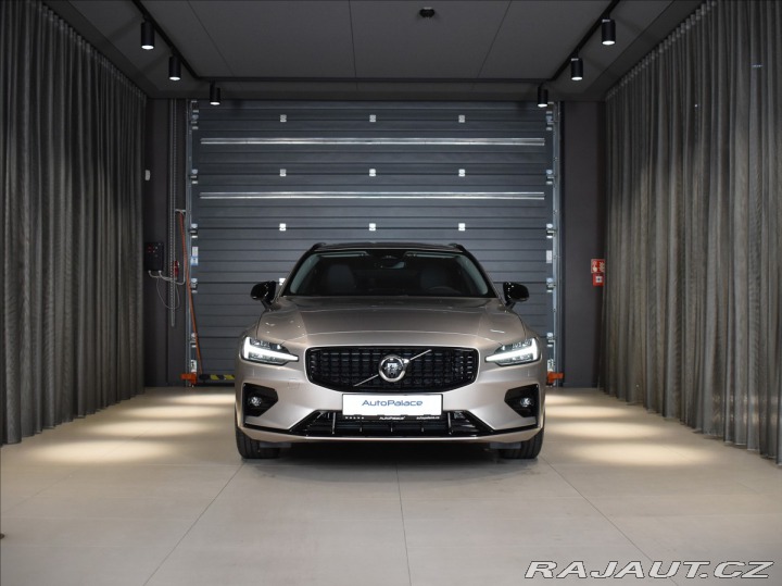Volvo V60 2,0 B4 Ultra Dark 2025