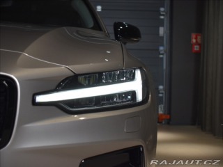 Volvo V60 2,0 B4  Ultra Dark 2025