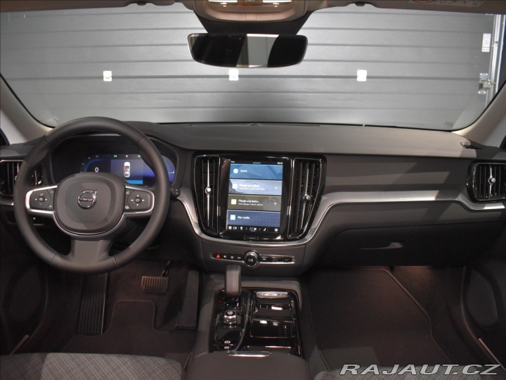 Volvo V60 2,0 T6 Core 2025