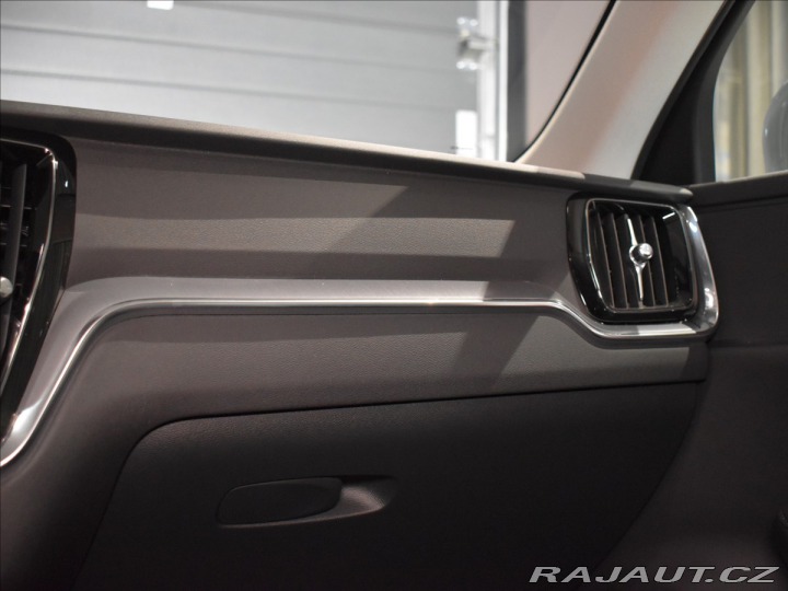 Volvo V60 2,0 T6 Core 2025