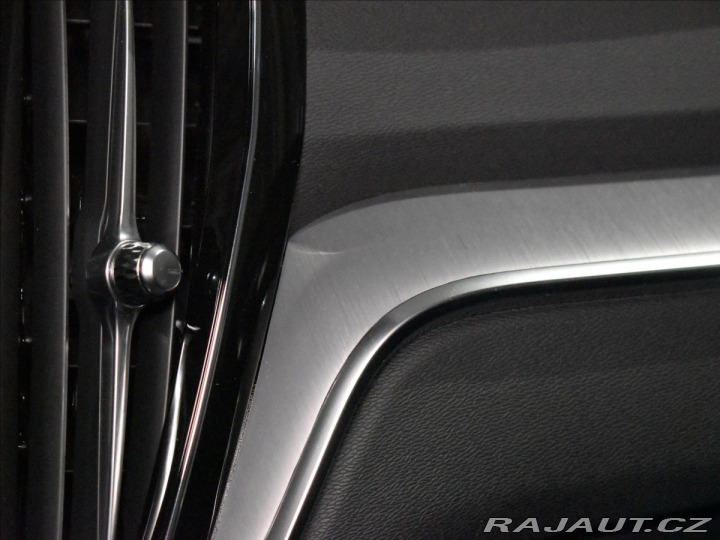Volvo V60 2,0 T6 Core 2025