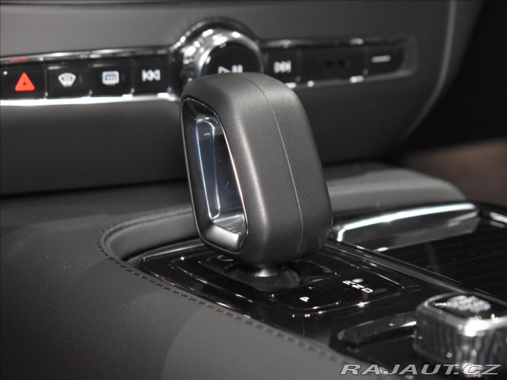 Volvo V60 2,0 T6 Core 2025
