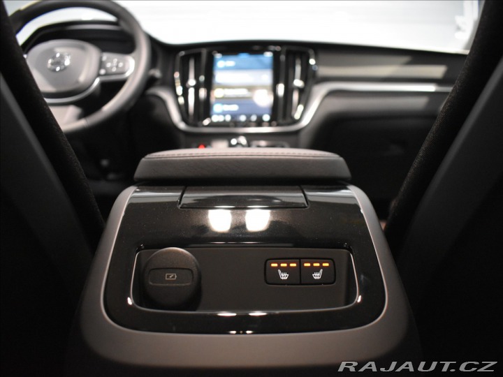 Volvo V60 2,0 T6 Core 2025