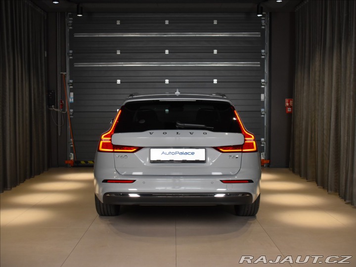 Volvo V60 2,0 T6 Core 2025