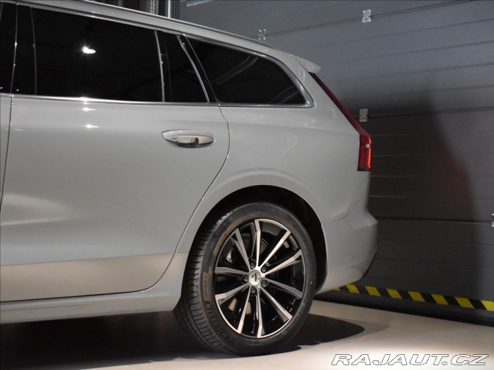 Volvo V60 2,0 T6 Core 2025