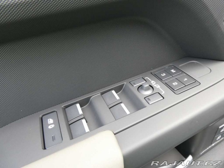 Land Rover Defender 110 3,0 X-Dynamic SE D250 2026