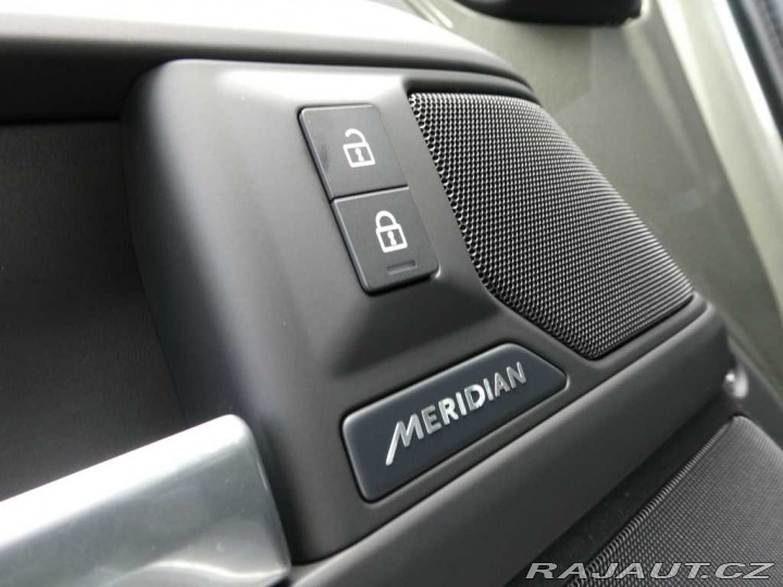 Land Rover Defender 110 3,0 X-Dynamic SE D250 2026