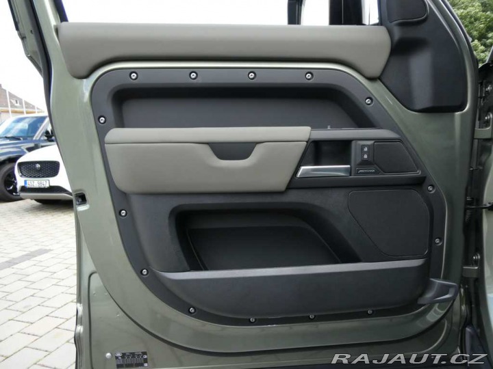 Land Rover Defender 110 3,0 X-Dynamic SE D250 2026