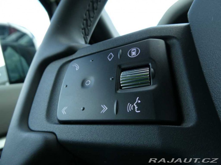 Land Rover Defender 110 3,0 X-Dynamic SE D250 2026