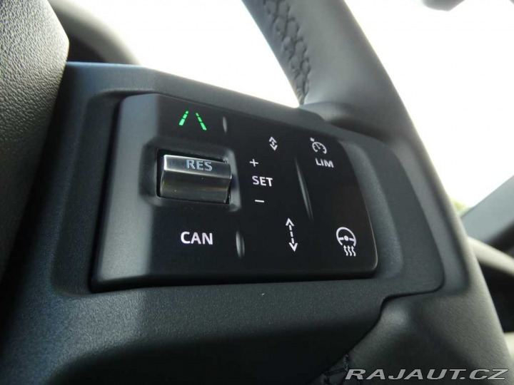 Land Rover Defender 110 3,0 X-Dynamic SE D250 2026