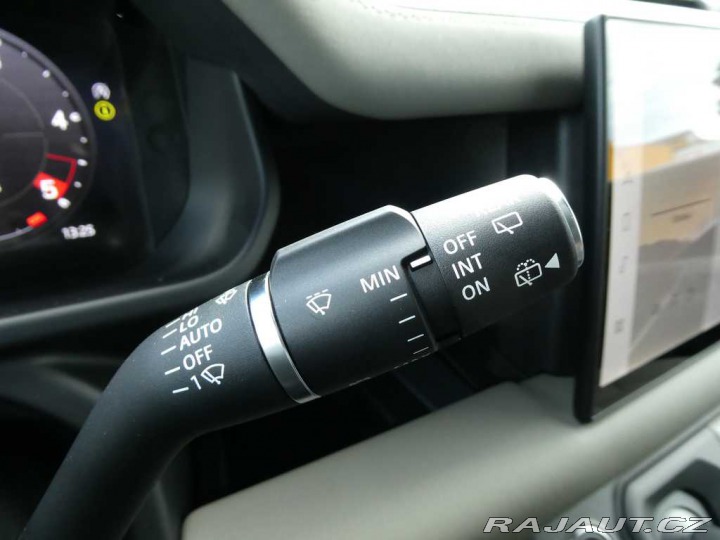 Land Rover Defender 110 3,0 X-Dynamic SE D250 2026