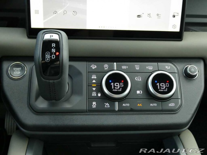 Land Rover Defender 110 3,0 X-Dynamic SE D250 2026