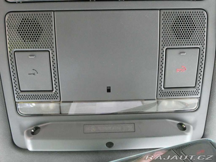 Land Rover Defender 110 3,0 X-Dynamic SE D250 2026