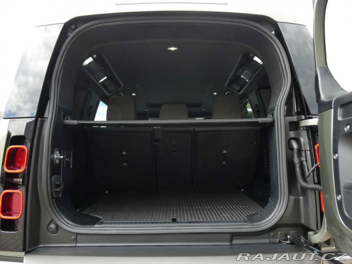 Land Rover Defender 110 3,0 X-Dynamic SE D250 2026
