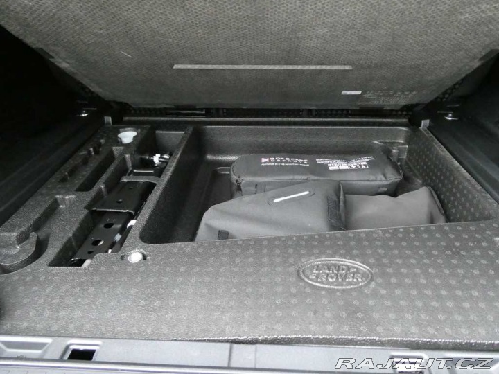 Land Rover Defender 110 3,0 X-Dynamic SE D250 2026