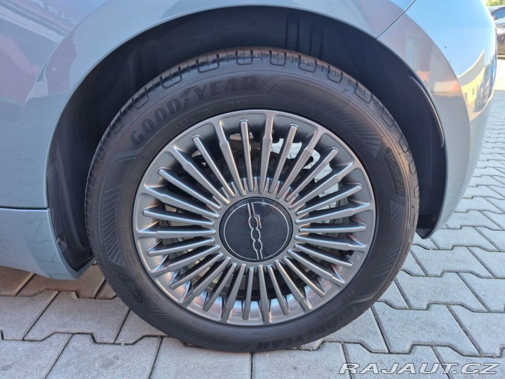 Fiat 500e 87KW (ODPOČET DPH) SOH 95 2022