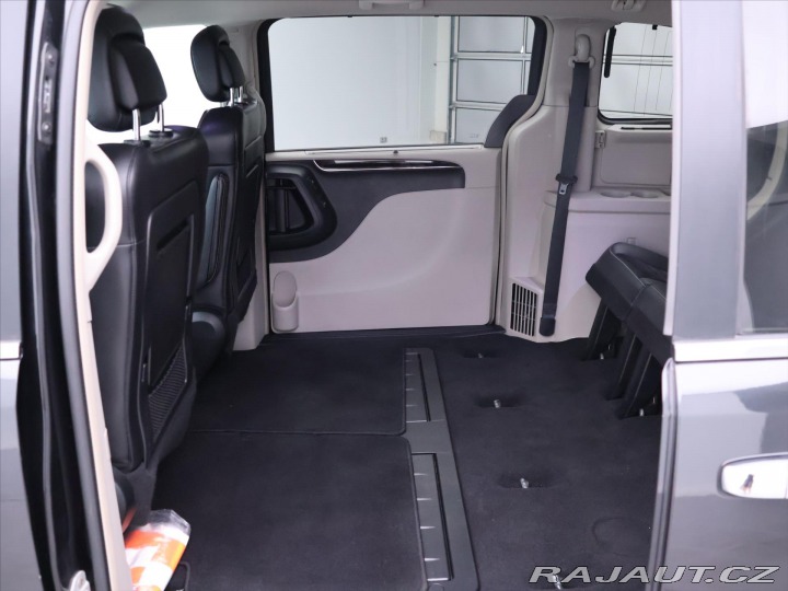 Lancia Ostatní modely Voyager 2,8 120KW CZ PLATINUM 7 M 2012