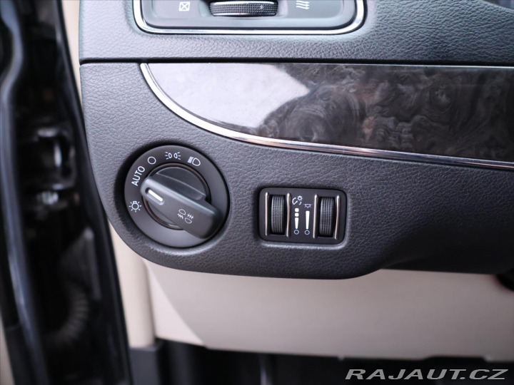 Lancia Ostatní modely Voyager 2,8 120KW CZ PLATINUM 7 M 2012