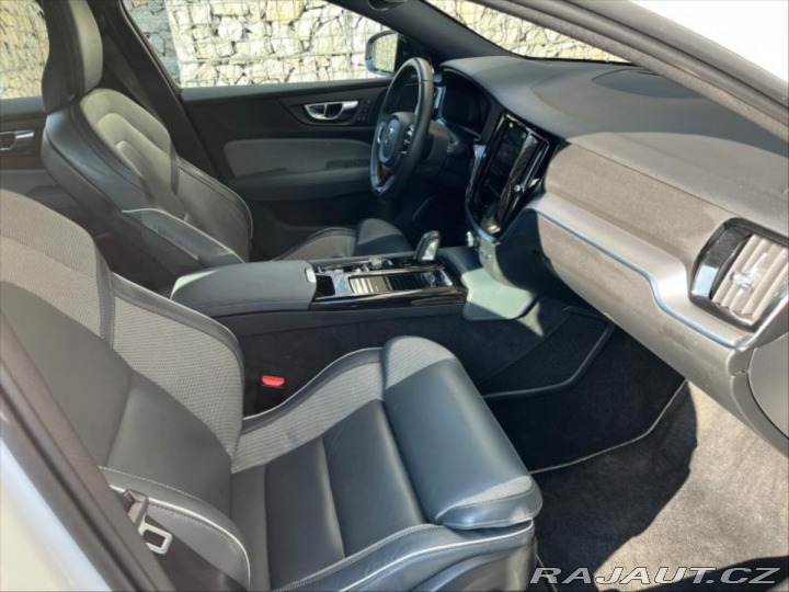 Volvo V60 2,0   T6 4x4 TwinEngine R 2020