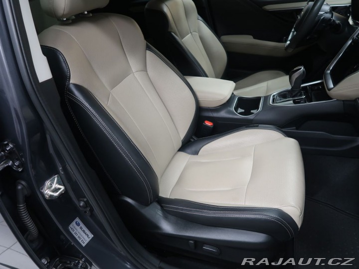 Subaru Outback 2,5i Touring,CZ,1.maj,4x4 1800