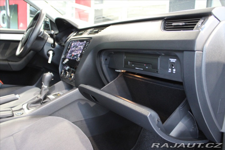 Škoda Octavia 1.6 TDi DSG Navi / Pano / 2019