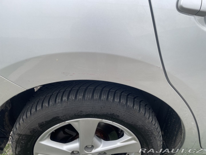 Toyota Auris E15 2011