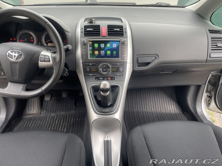 Toyota Auris E15 2011
