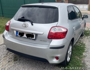 Toyota Auris E15 2011