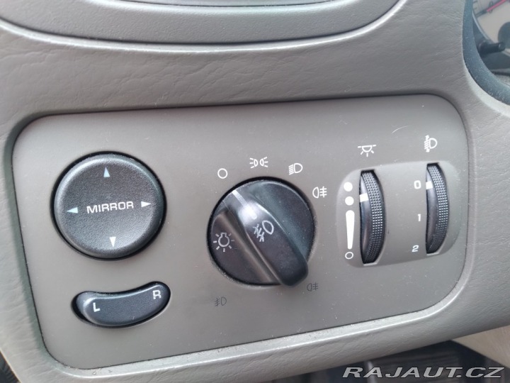 Chrysler Grand Voyager 2.8 CRD LIMITED AT,AC,ČR 2004