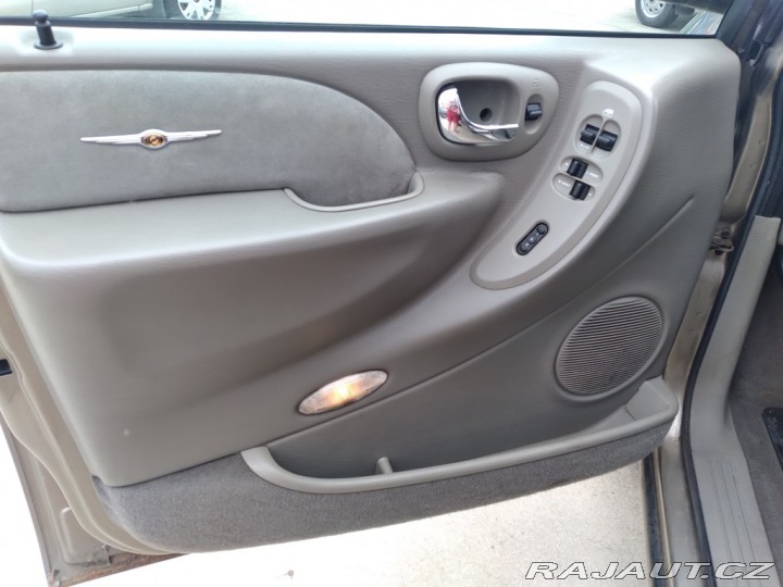 Chrysler Grand Voyager 2.8 CRD LIMITED AT,AC,ČR 2004