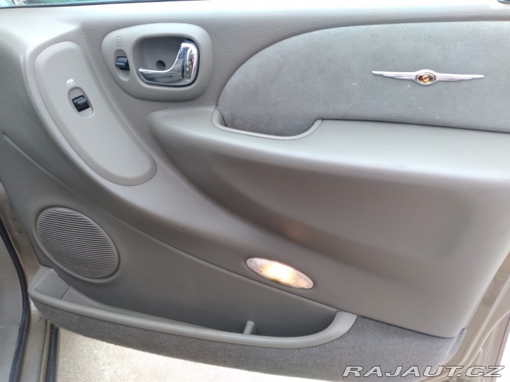 Chrysler Grand Voyager 2.8 CRD LIMITED AT,AC,ČR 2004
