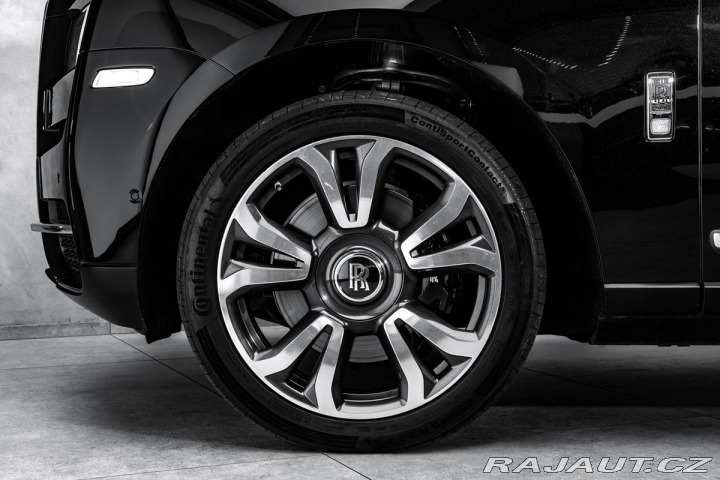 Rolls Royce Cullinan  1800