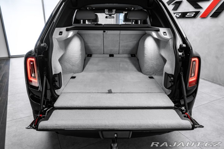 Rolls Royce Cullinan  1800