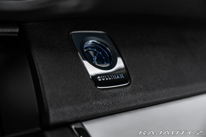 Rolls Royce Cullinan  1800