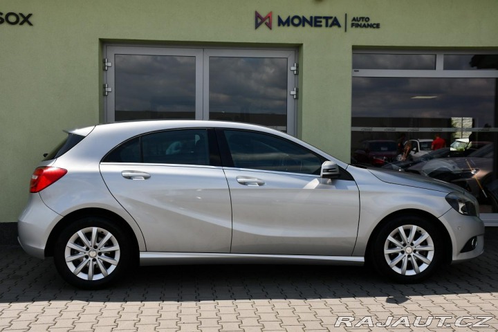 Mercedes-Benz A 180 VYHŘ. SEDAČKY PARK SE 2013