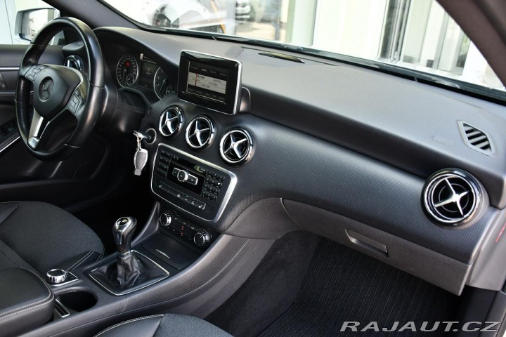 Mercedes-Benz A 180 VYHŘ. SEDAČKY PARK SE 2013