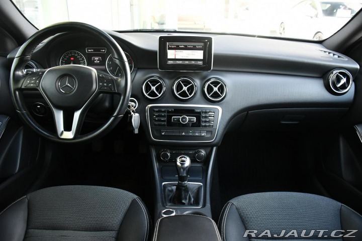 Mercedes-Benz A 180 VYHŘ. SEDAČKY PARK SE 2013