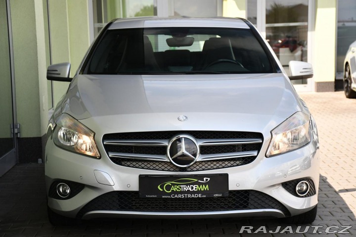Mercedes-Benz A 180 VYHŘ. SEDAČKY PARK SE 2013