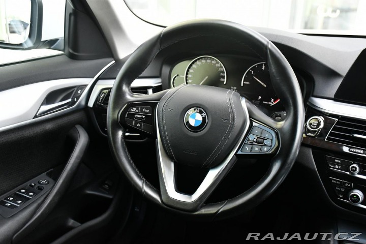 BMW 5 520d xD SERV. KNÍŽKA A/T 2019