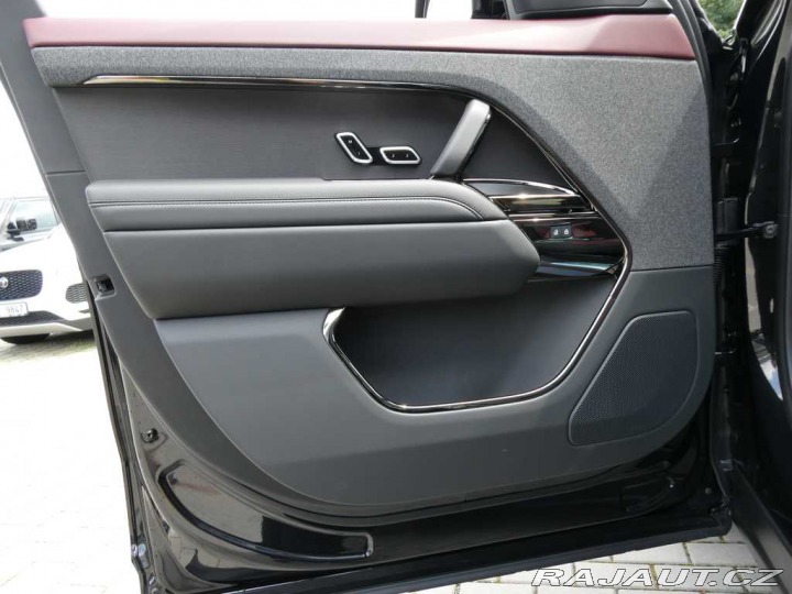 Land Rover Range Rover Sport Dynamic SE P460e 2025