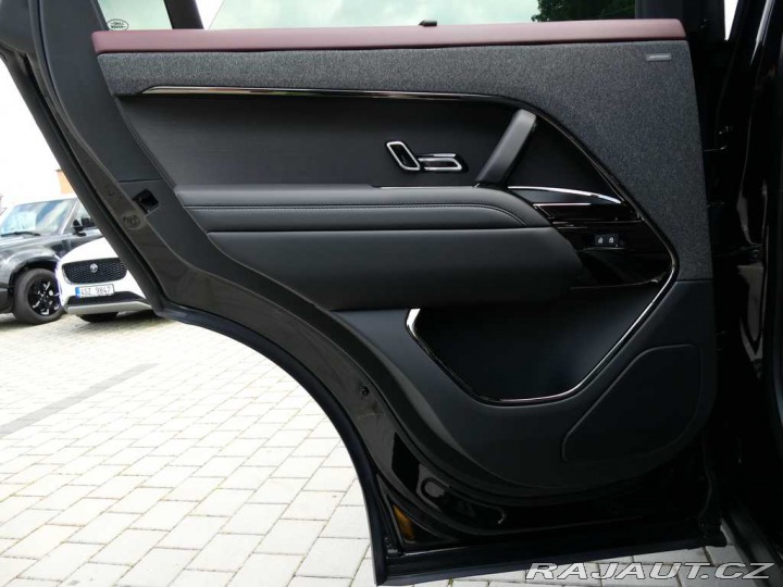 Land Rover Range Rover Sport Dynamic SE P460e 2025