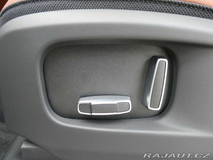Land Rover Defender 110 4,4 OCTA P635 2025