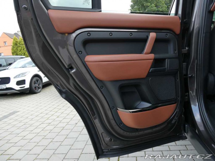 Land Rover Defender 110 4,4 OCTA P635 2025