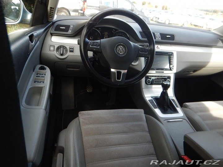 Volkswagen Passat 2.0 TDI, NAVI, DIGIKLIMA 2009