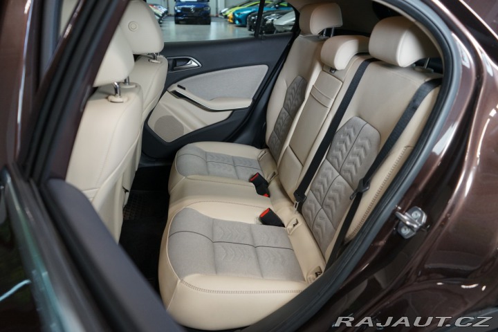 Mercedes-Benz GLA 200d*4M*CAMERA*DISTRONIC 2018