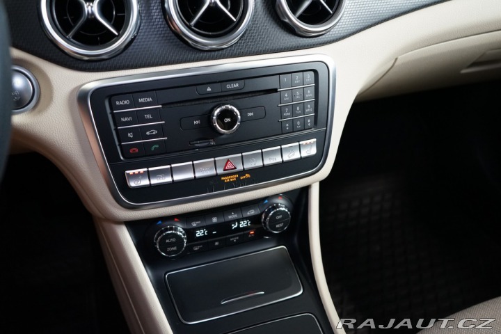 Mercedes-Benz GLA 200d*4M*CAMERA*DISTRONIC 2018