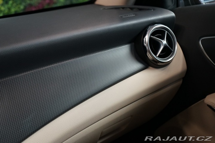 Mercedes-Benz GLA 200d*4M*CAMERA*DISTRONIC 2018