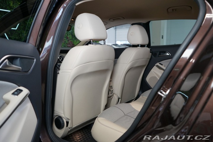Mercedes-Benz GLA 200d*4M*CAMERA*DISTRONIC 2018