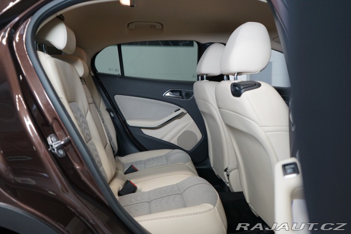 Mercedes-Benz GLA 200d*4M*CAMERA*DISTRONIC 2018