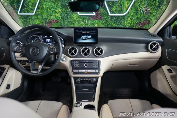 Mercedes-Benz GLA 200d*4M*CAMERA*DISTRONIC 2018